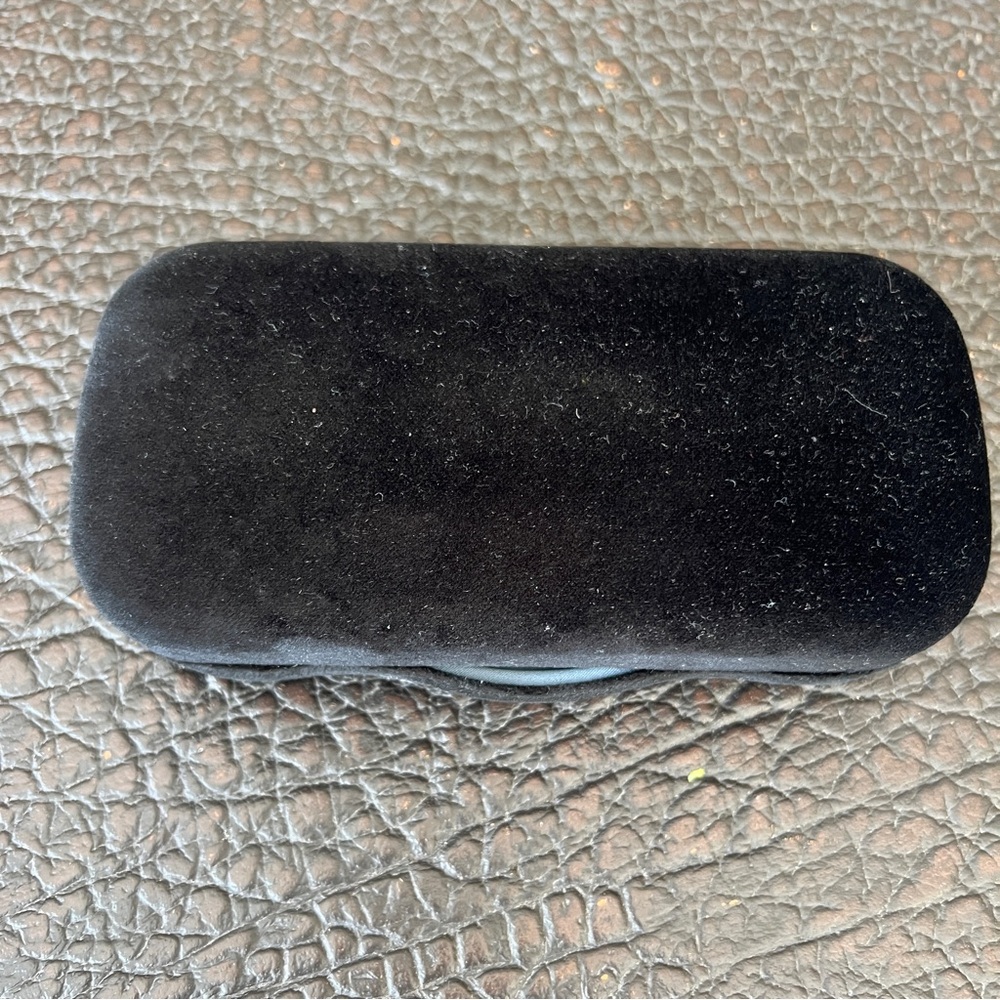 Authentic Gucci Hard Clamshell Large Sunglass Cas… - image 3